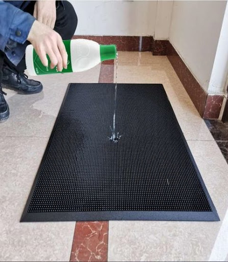 Uso de desinfectantes en los tapetes sanitizantes 1 Uso de desinfectantes en los tapetes sanitizantes
